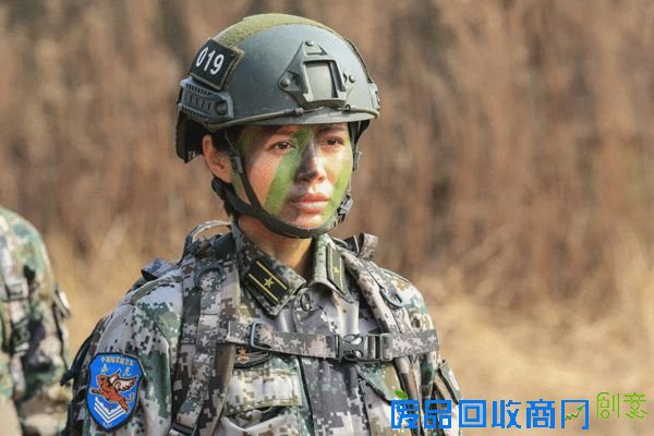 《霹雳火》重现地震灾情 程愫热泪动容