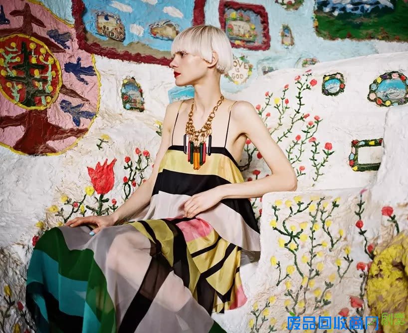 “救赎山”上的时尚大片