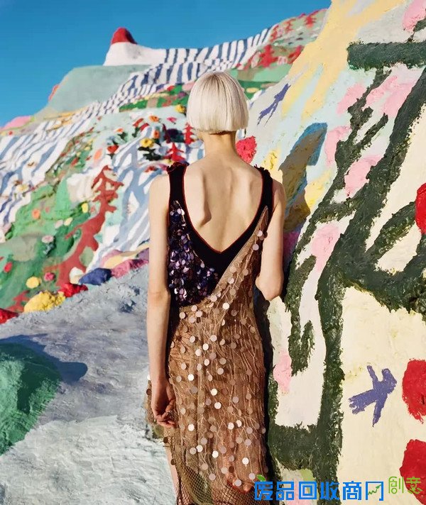 “救赎山”上的时尚大片