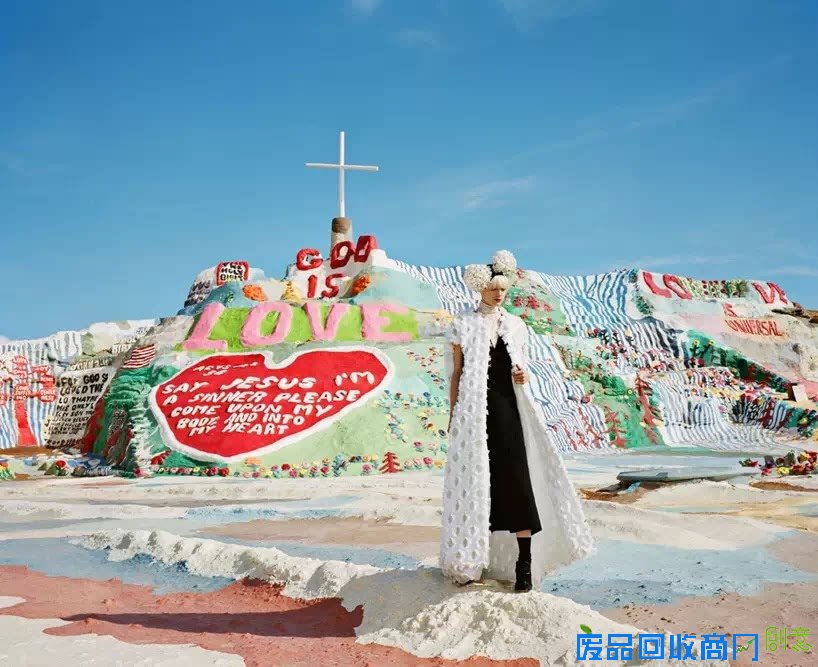 “救赎山”上的时尚大片