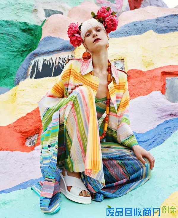 “救赎山”上的时尚大片