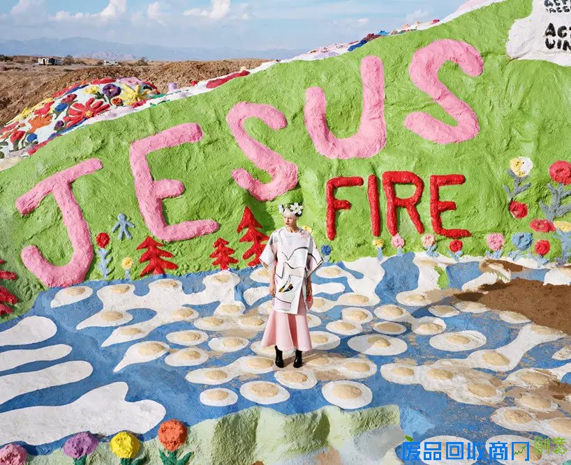 “救赎山”上的时尚大片