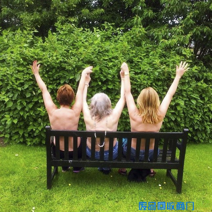 解开胸罩让我们一起嗨！