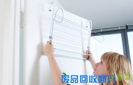  实用方便的折叠晾衣架