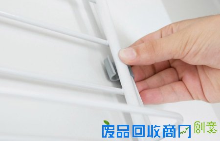 实用方便的折叠晾衣架