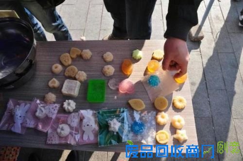 吉林财经大学学生用废油制作手工皂 减少地沟油危害