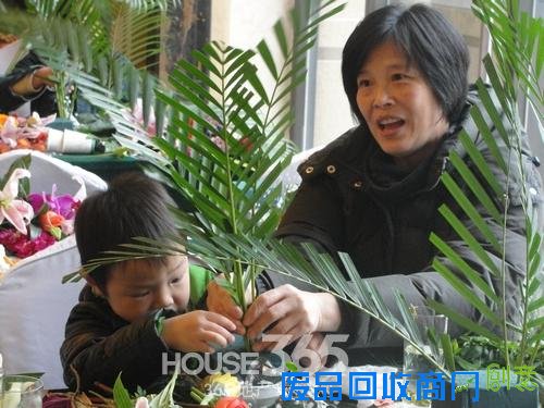 小朋友也玩得很high 365地产家居网黄蓉/摄