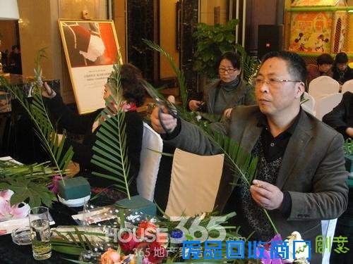 瞧这架势,真的是有模有样 365地产家居网黄蓉/摄