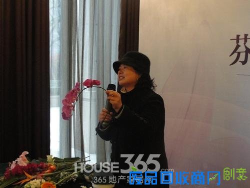 专业老师正在讲解花卉知识 365地产家居网黄蓉/摄