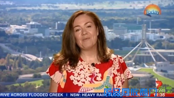 澳部长传讯骂“巫婆”却传错 女记者：你传给本巫囉!