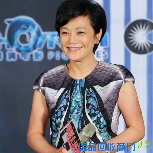 邓紫棋做主播性感加卖萌 盘点娱乐圈跨界全能女星（14）