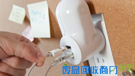  折叠式展翼排插