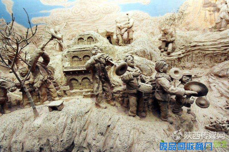 大型泥塑作品《东方红》亮相西安