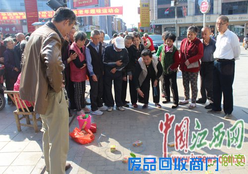 珠山区赛坦跑社区举办老年趣味运动会庆重阳(图)