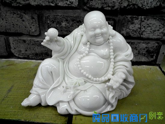 吸泥塑木雕石刻各技之长 “半路出家”的德化陶瓷大师