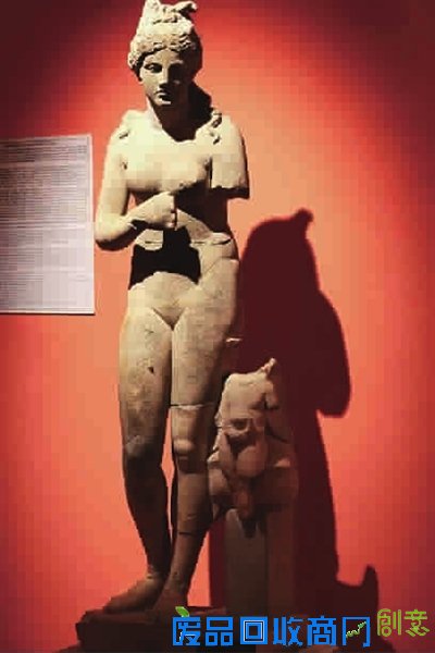 博物馆中展出的希腊神话众神雕像