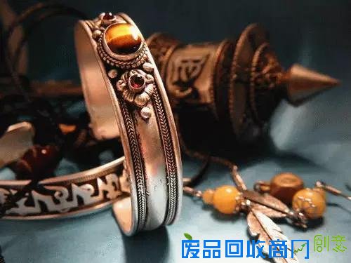 藏饰:一个能让人充满遐想空间的古朴符号