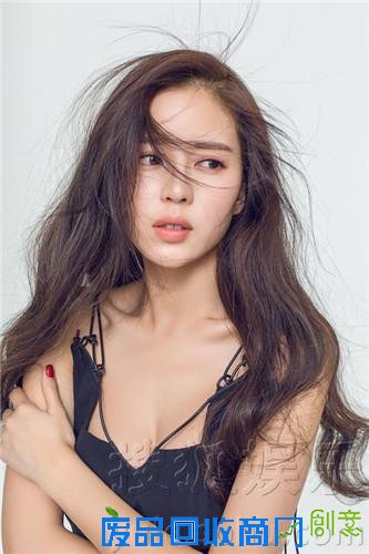 温心双面角色引关注 唯美悲伤写真曝光