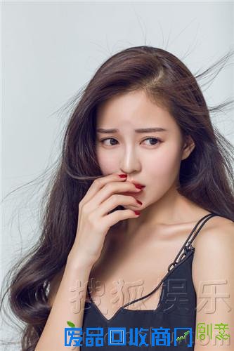 温心双面角色引关注 唯美悲伤写真曝光