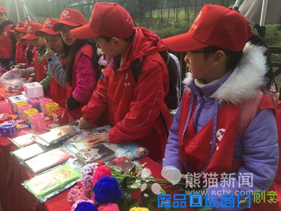 [民生]新春祝福传递暖冬爱 丰富“年味儿”送市民