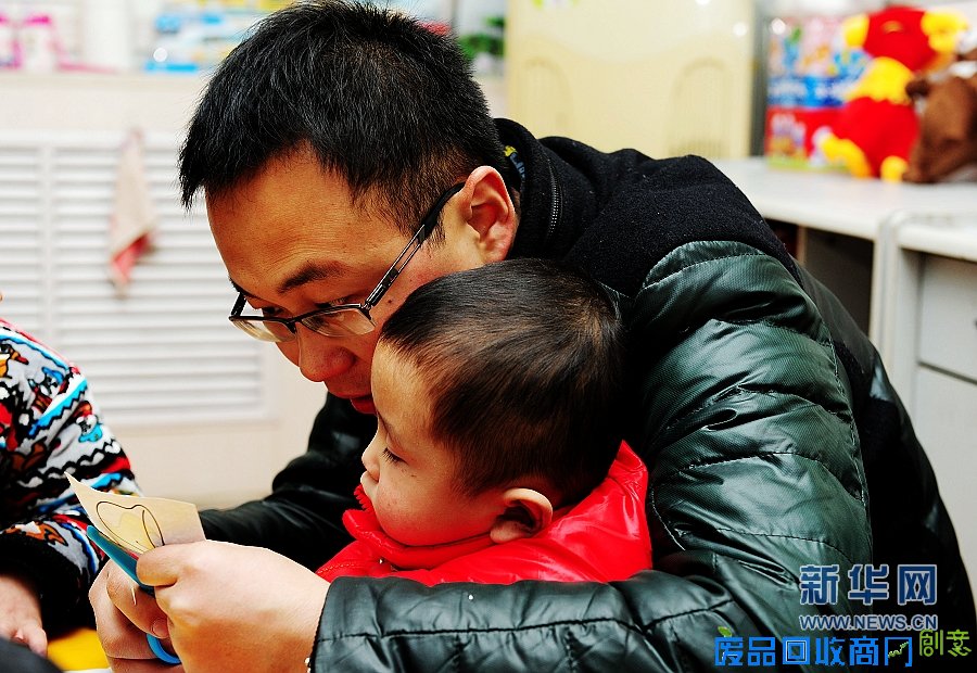 福利院里的“超级奶爸”