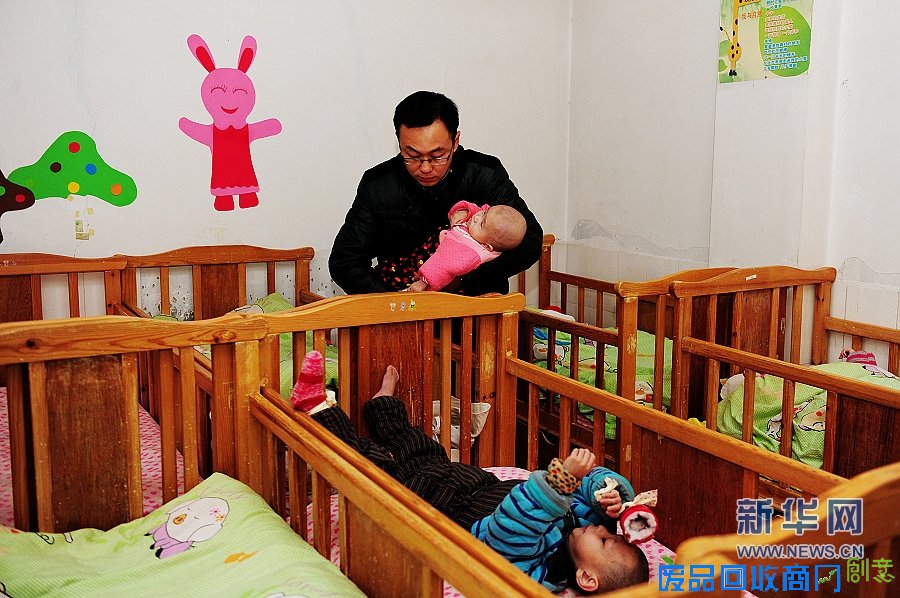 福利院里的“超级奶爸”