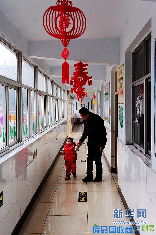 福利院里的“超级奶爸”