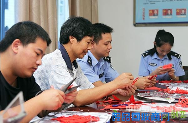 建设“美丽公安”：把剪纸艺术“请”进警营