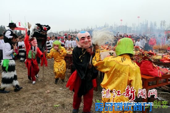 9-谐趣表演IMG_3929 吴川霞球村举办状元文化书画泥塑展庆赏元宵