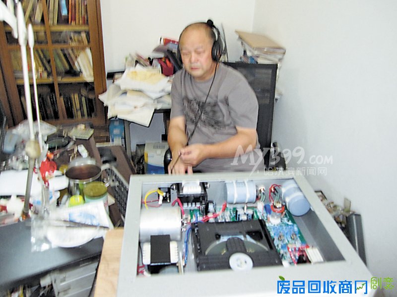 年逾花甲爱好音乐 环保老师痴迷电子DIY功放胆机