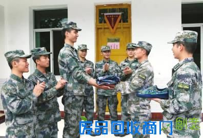 新兵身高2米囧事连连 长裤变7分裤活似卓别林（图）