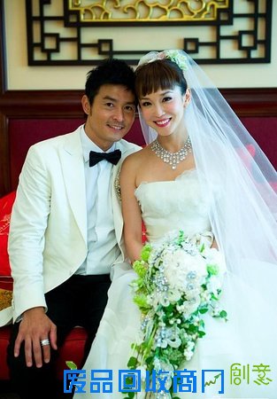 陈小春支持应采儿 盘点娱乐圈中令人羡慕的模范夫妻（5）