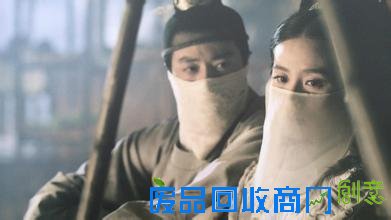 霍建华自曝被催婚 刘诗诗亲手喂“老干部”甜品大秀恩爱