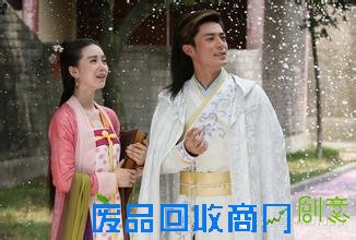 霍建华自曝被催婚 刘诗诗亲手喂“老干部”甜品大秀恩爱