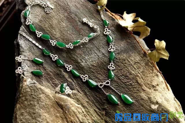 翡翠，这样镶嵌才美！