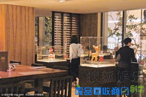 关之琳约好友夜蒲治情伤 炮轰前夫是"乌云"