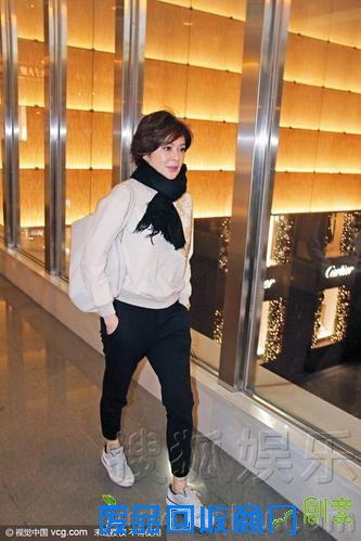 关之琳约好友夜蒲治情伤 炮轰前夫是＂乌云＂