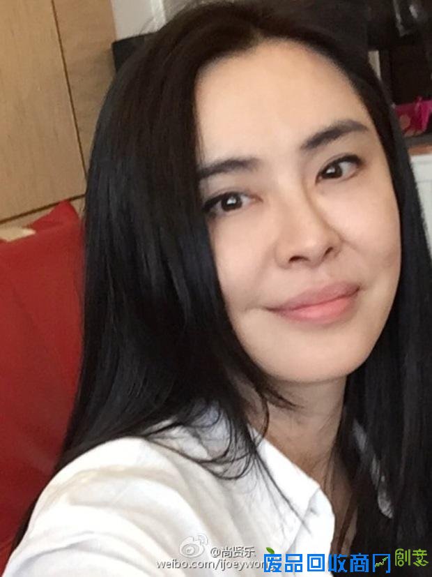 王祖贤晒照庆49岁生日 身上看不出一丝赘肉网友呼女神最美