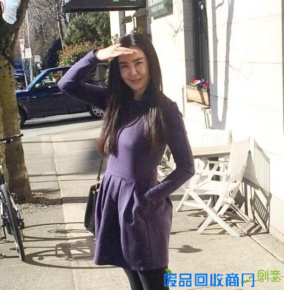 王祖贤晒照庆49岁生日 身上看不出一丝赘肉网友呼女神最美