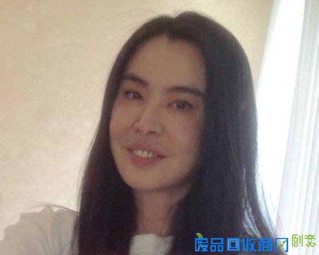 王祖贤晒照庆49岁生日 身上看不出一丝赘肉网友呼女神最美