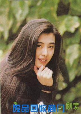 王祖贤晒照庆49岁生日 身上看不出一丝赘肉网友呼女神最美