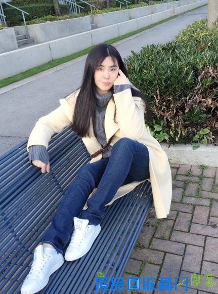 王祖贤晒照庆49岁生日 身上看不出一丝赘肉网友呼女神最美