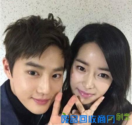 林智妍与EXO SUHO亲密合影 两人关系是？