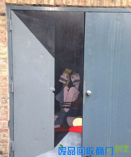 搞笑图片：一个多么感人的背影