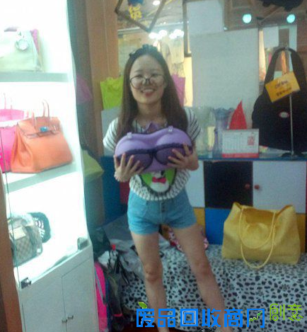 搞笑图片：一个多么感人的背影