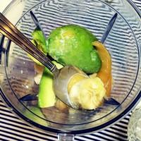 假日时尚甜品 DIY低脂减肥牛油果奶昔   