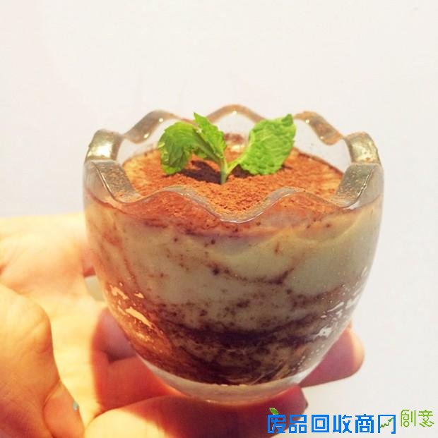 假日时尚甜品 DIY低脂减肥牛油果奶昔   