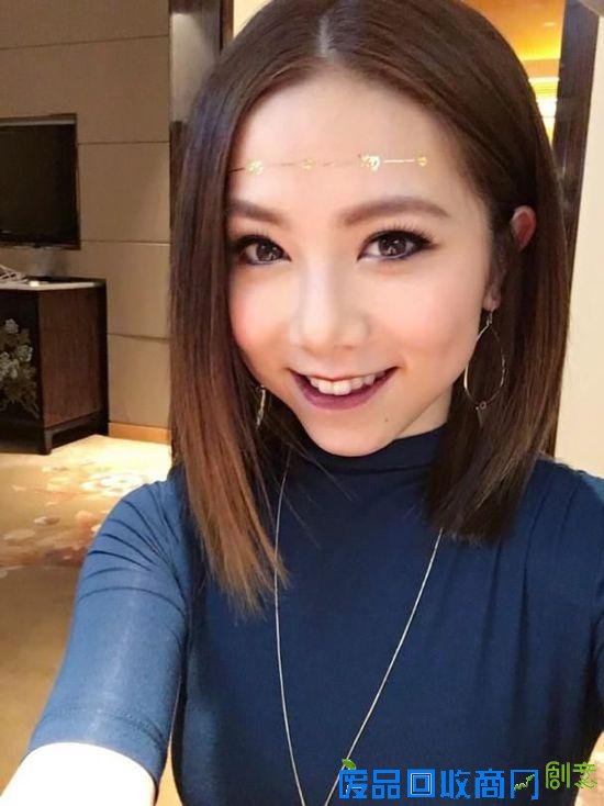 邓紫棋自拍拜早年