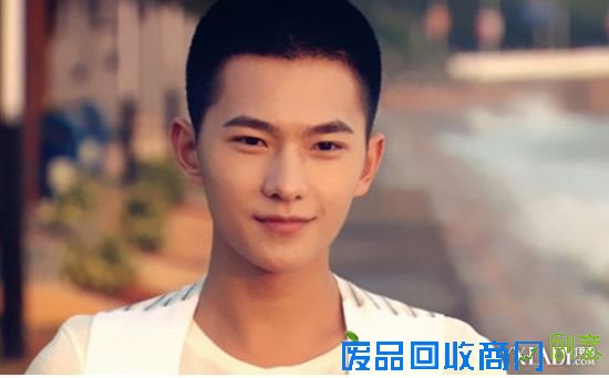 杨洋图片小时候照片曝光 《左耳》经典语录大盘点