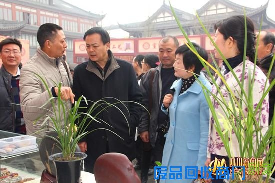 本次活动的开展是为了更好的传承眉山优秀文化，展示“非遗”魅力，进一步丰富市民节日文化生活，让更多市民了解，喜爱非遗，眉山“民间文化手工技艺”广场汇活动为期三天，将展示、展销、展演12项眉山非遗项目，重点突出产品（作品）展示及技艺展演。